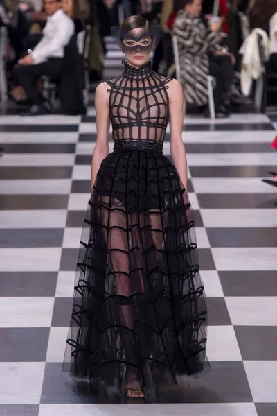 Look 28